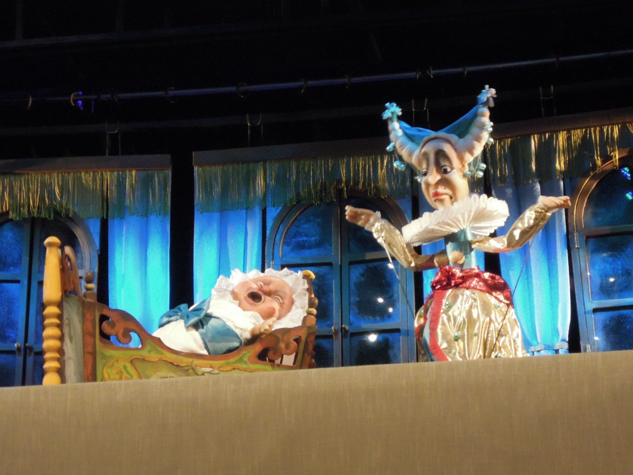 В Челябинске состоялась премьера спектакля «Приключения Алисы в Стране чудес»