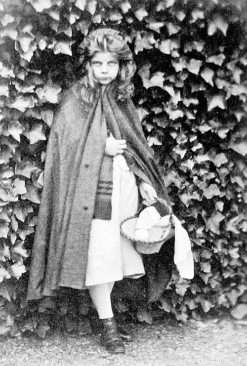 Agnes Weld, Mrs. Tennyson's niece